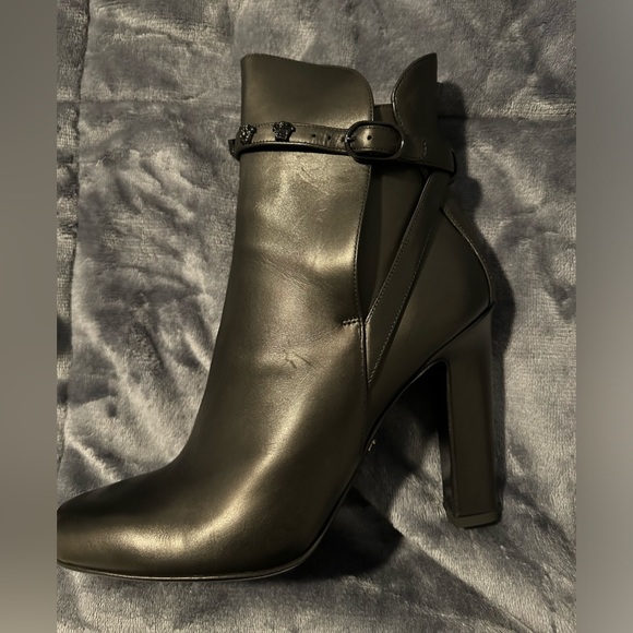 Versace booties - Picture 3 of 10